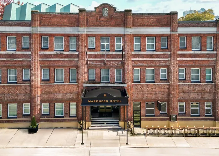Marqueen Hotel - Newly Renovated